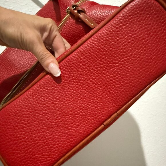 🔥 Dooney & Bourke Red Pebble Leather Shoulder Bag – A Bold Classic 🔥 - Picture 6 of 7